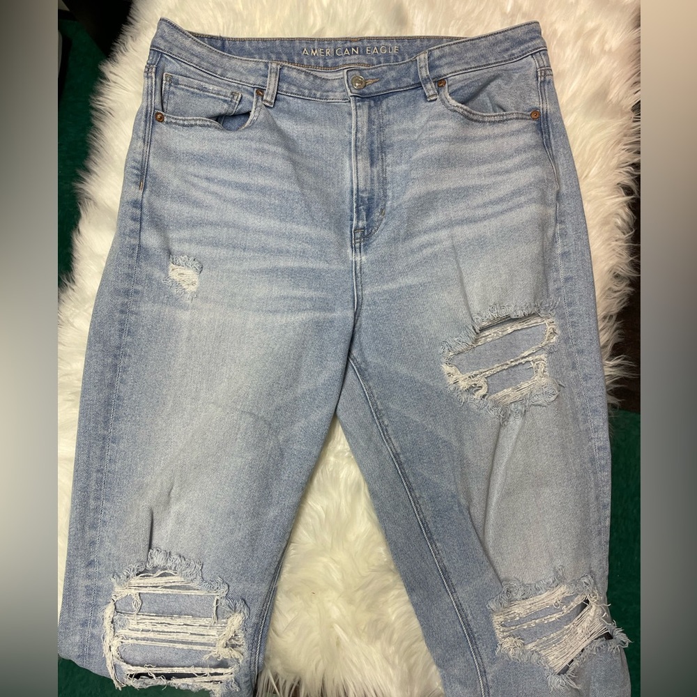American Eagle Mom Straight Jean